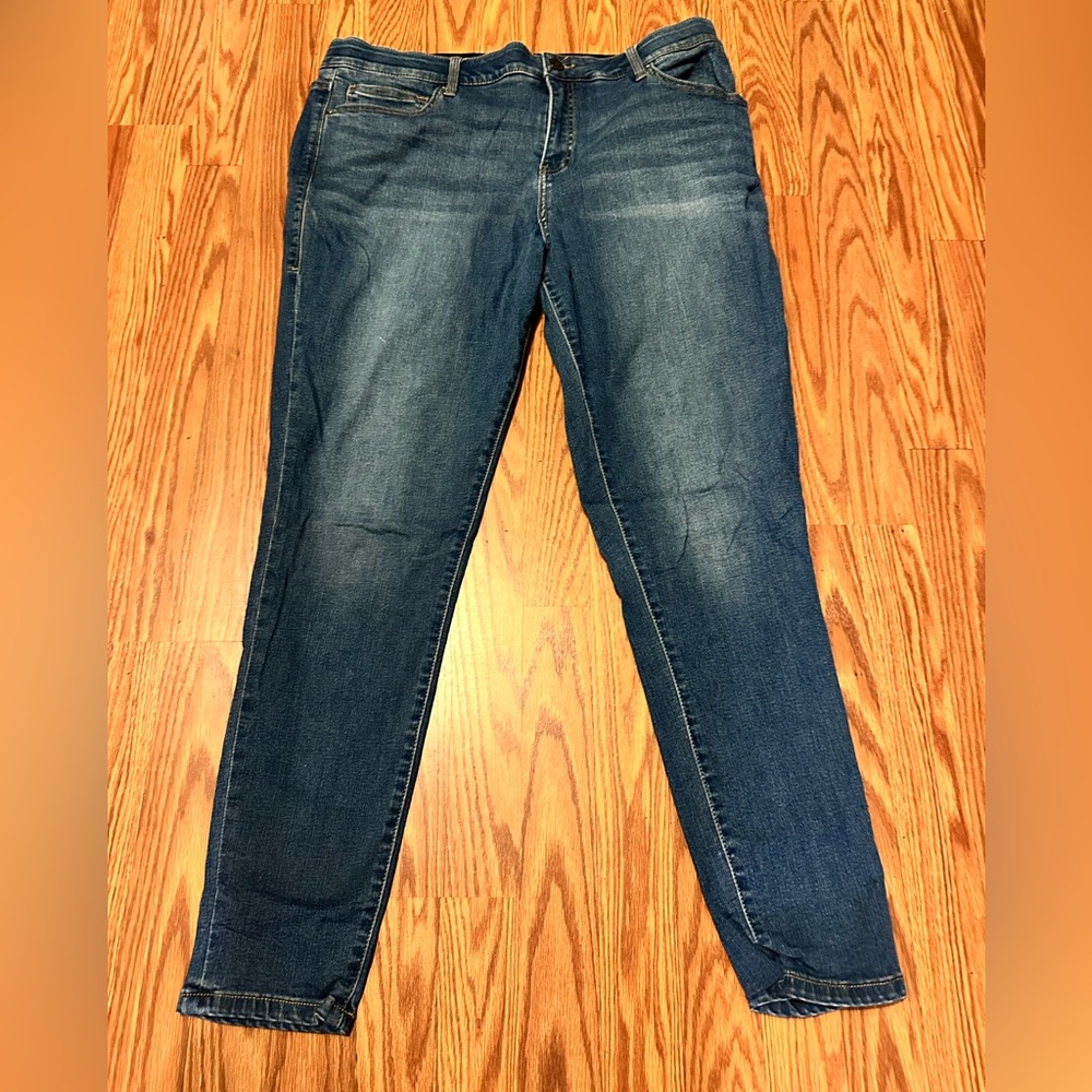 Medium wash LuLaRoe skinny jeans sz 36